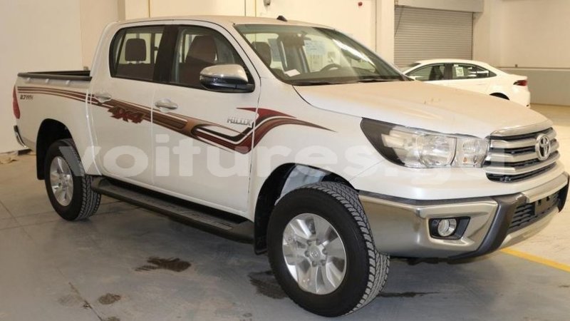 Big with watermark toyota hilux estuaire import dubai 4919