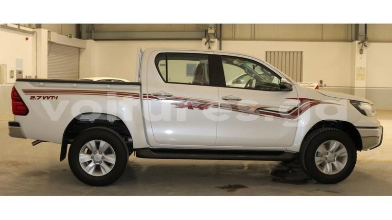 Big with watermark toyota hilux estuaire import dubai 4919