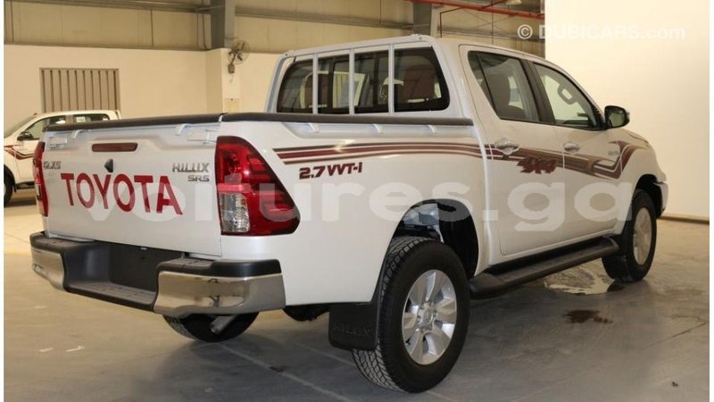 Big with watermark toyota hilux estuaire import dubai 4919