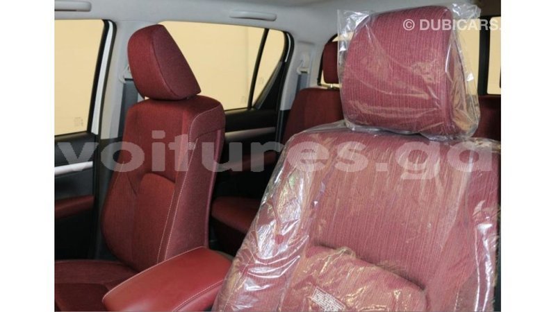 Big with watermark toyota hilux estuaire import dubai 4919