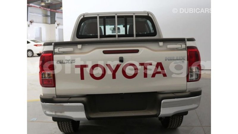 Big with watermark toyota hilux estuaire import dubai 4919