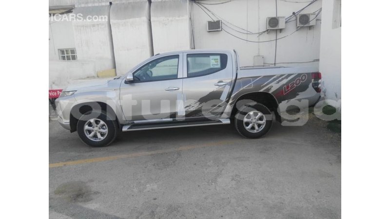 Big with watermark mitsubishi l200 estuaire import dubai 4924