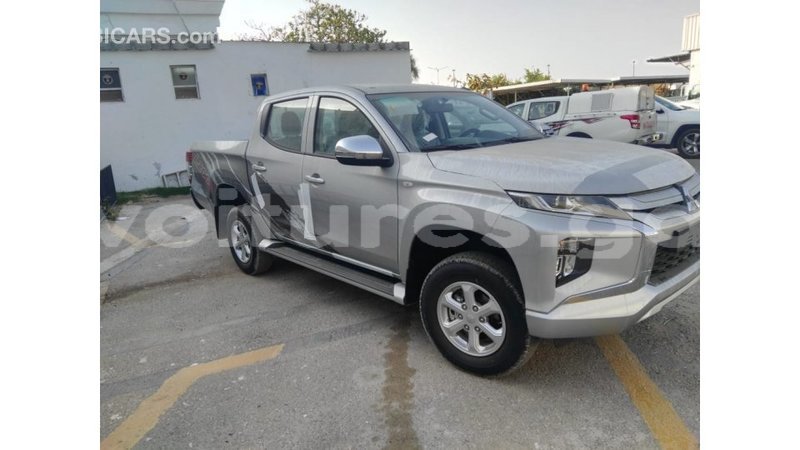 Big with watermark mitsubishi l200 estuaire import dubai 4924