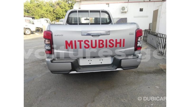 Big with watermark mitsubishi l200 estuaire import dubai 4924