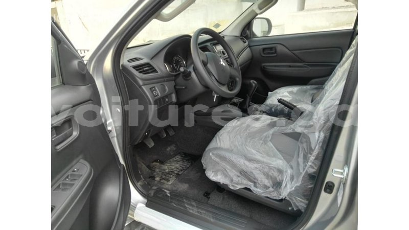 Big with watermark mitsubishi l200 estuaire import dubai 4924