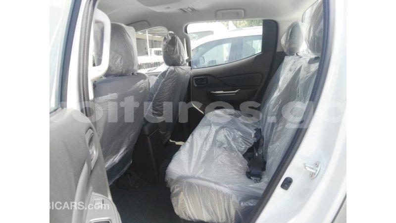 Big with watermark mitsubishi l200 estuaire import dubai 4924