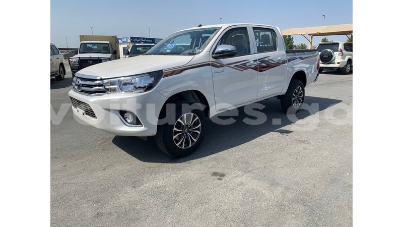 Big with watermark toyota hilux estuaire import dubai 4925