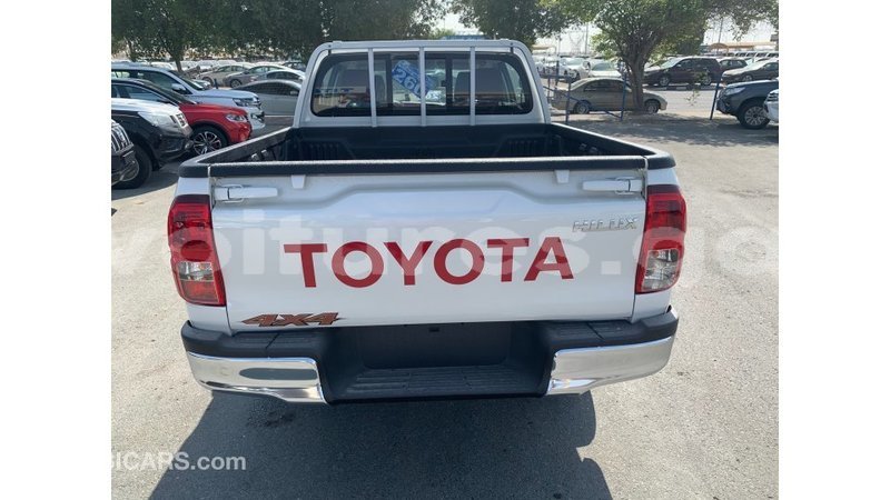 Big with watermark toyota hilux estuaire import dubai 4925