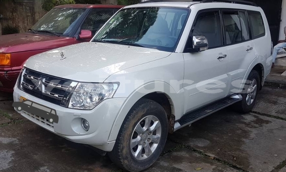 Acheter Occasion Voiture Mitsubishi Pajero Blanc à Libreville au Estuaire Acheter Occasion Voiture Mitsubishi Pajero Blanc à Libreville au Estuaire