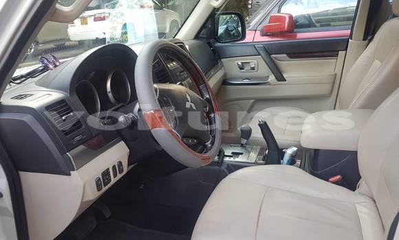 Sayi Na hannu Mitsubishi Pajero White Mota in Libreville a estuary Sayi Na hannu Mitsubishi Pajero White Mota in Libreville a estuary