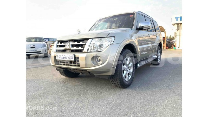 Big with watermark mitsubishi pajero estuaire import dubai 4937