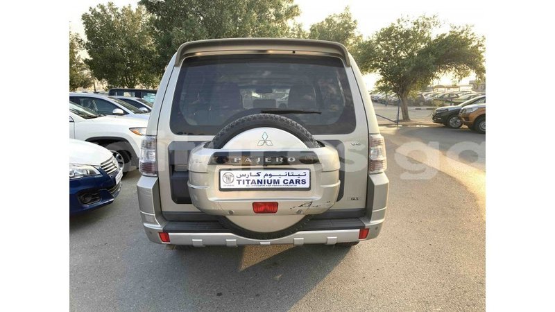 Big with watermark mitsubishi pajero estuaire import dubai 4937