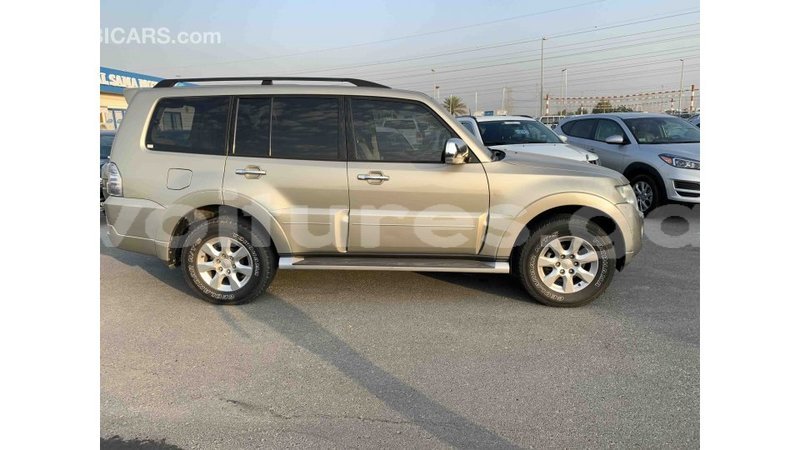 Big with watermark mitsubishi pajero estuaire import dubai 4937