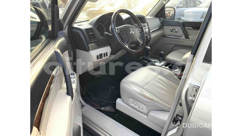 Big with watermark mitsubishi pajero estuaire import dubai 4937