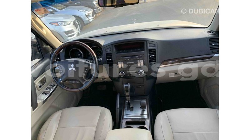 Big with watermark mitsubishi pajero estuaire import dubai 4937