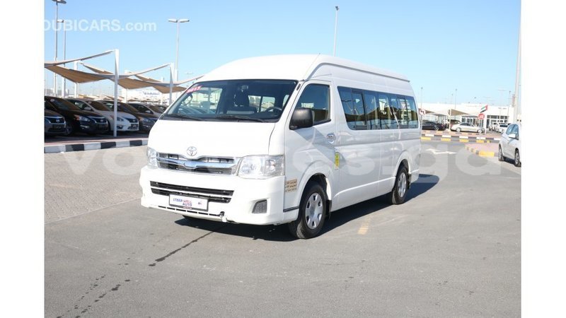 Big with watermark toyota hiace estuaire import dubai 4938
