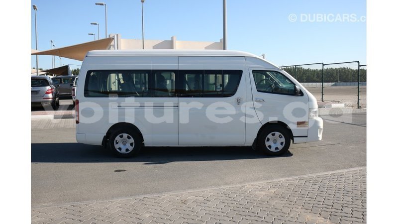 Big with watermark toyota hiace estuaire import dubai 4938