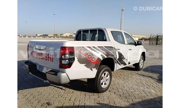 Acheter Import Voiture Mitsubishi L200 Blanc à Import - Dubai, Estuaire Acheter Import Voiture Mitsubishi L200 Blanc à Import - Dubai, Estuaire