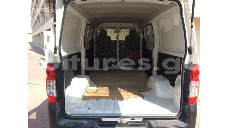 Big with watermark nissan evalia estuaire import dubai 4947