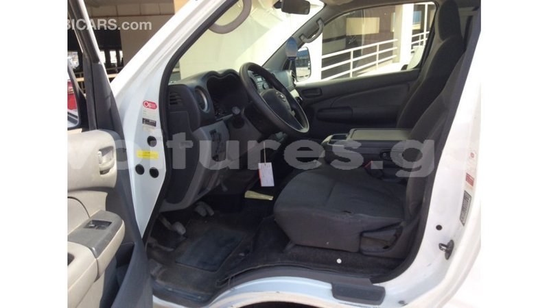 Big with watermark nissan evalia estuaire import dubai 4947