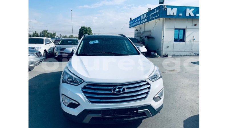 Big with watermark hyundai santa fe estuaire import dubai 4949