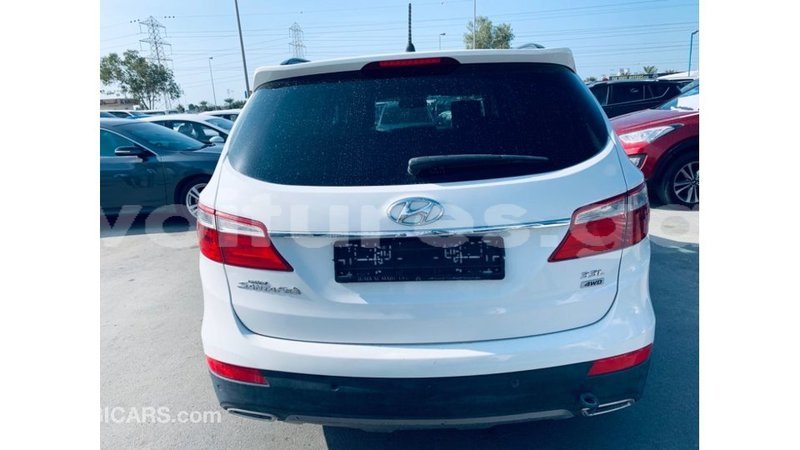 Big with watermark hyundai santa fe estuaire import dubai 4949