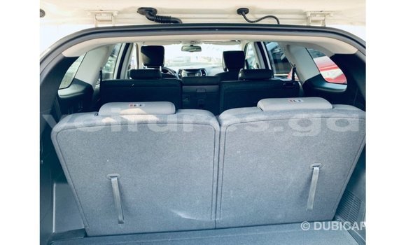 Acheter Import Voiture Hyundai Santa Fe Blanc à Import - Dubai, Estuaire Acheter Import Voiture Hyundai Santa Fe Blanc à Import - Dubai, Estuaire