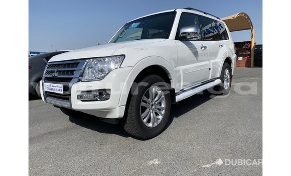 Acheter Import Voiture Mitsubishi Pajero Blanc à Import - Dubai, Estuaire Acheter Import Voiture Mitsubishi Pajero Blanc à Import - Dubai, Estuaire