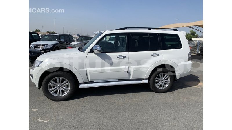 Big with watermark mitsubishi pajero estuaire import dubai 4950