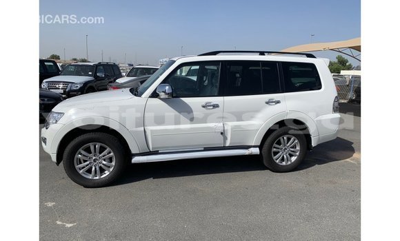 Acheter Import Voiture Mitsubishi Pajero Blanc à Import - Dubai, Estuaire Acheter Import Voiture Mitsubishi Pajero Blanc à Import - Dubai, Estuaire