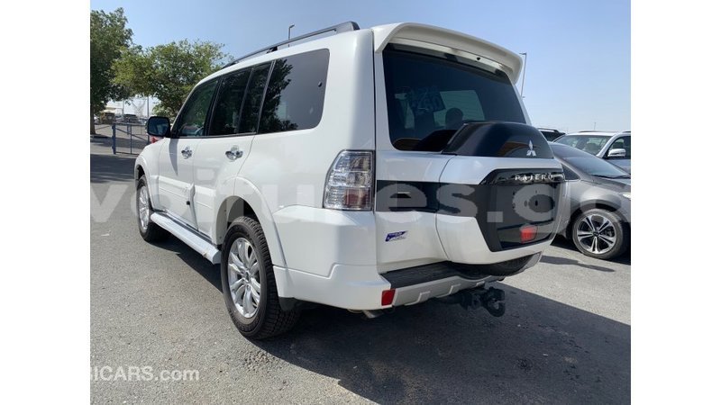 Big with watermark mitsubishi pajero estuaire import dubai 4950