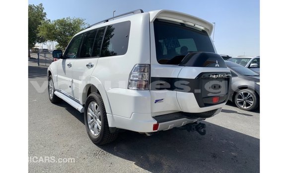 Acheter Import Voiture Mitsubishi Pajero Blanc à Import - Dubai, Estuaire Acheter Import Voiture Mitsubishi Pajero Blanc à Import - Dubai, Estuaire