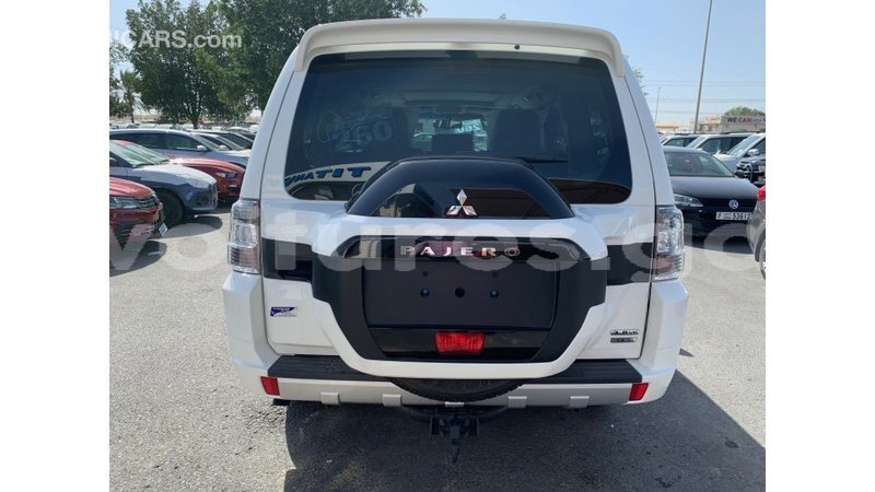 Big with watermark mitsubishi pajero estuaire import dubai 4950