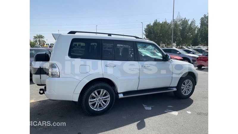 Big with watermark mitsubishi pajero estuaire import dubai 4950