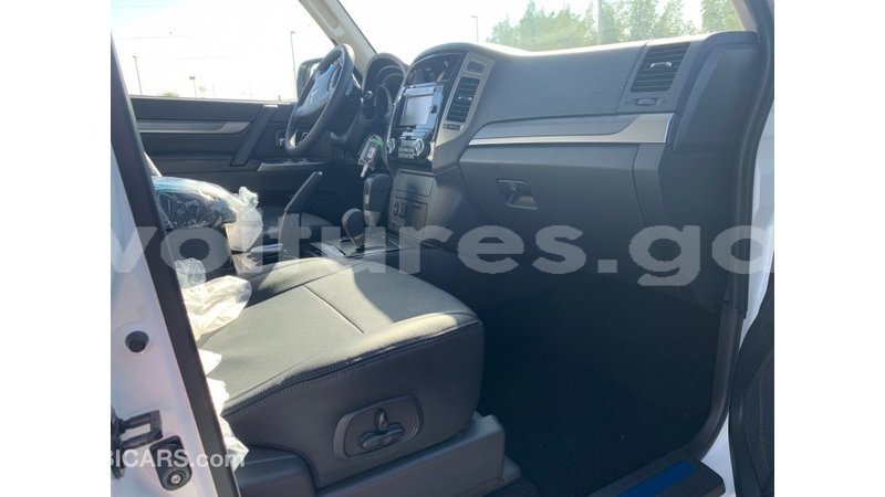 Big with watermark mitsubishi pajero estuaire import dubai 4950