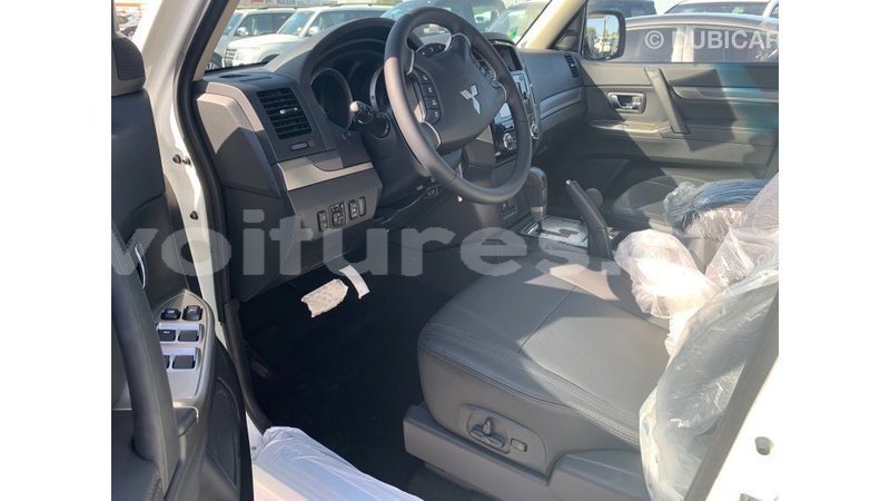 Big with watermark mitsubishi pajero estuaire import dubai 4950