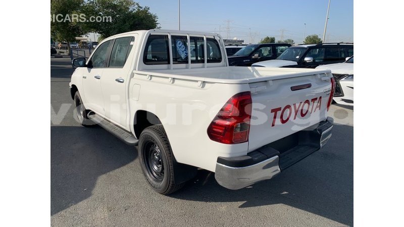 Big with watermark toyota hilux estuaire import dubai 4953