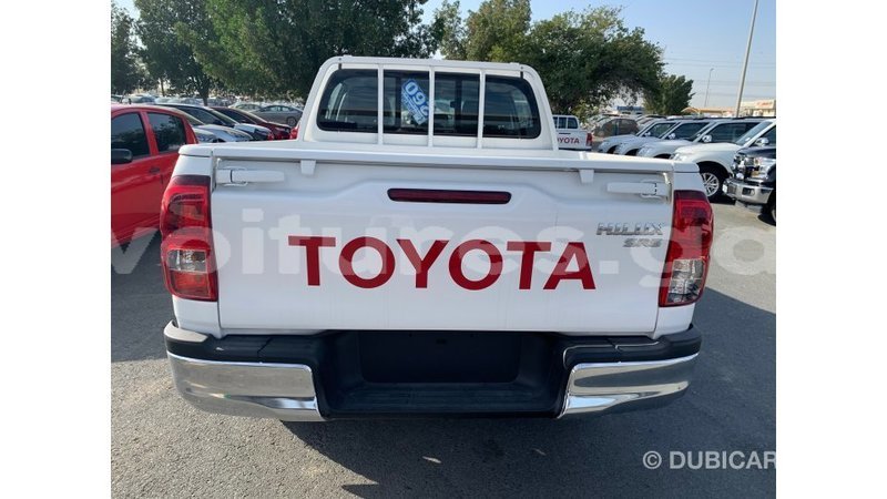 Big with watermark toyota hilux estuaire import dubai 4953