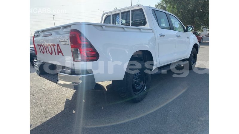 Big with watermark toyota hilux estuaire import dubai 4953