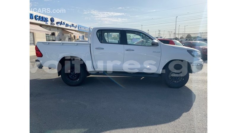 Big with watermark toyota hilux estuaire import dubai 4953