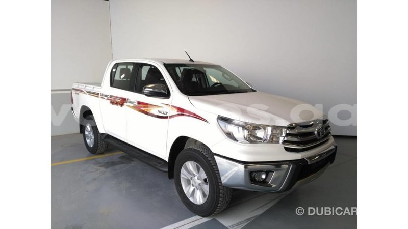 Big with watermark toyota hilux estuaire import dubai 4956