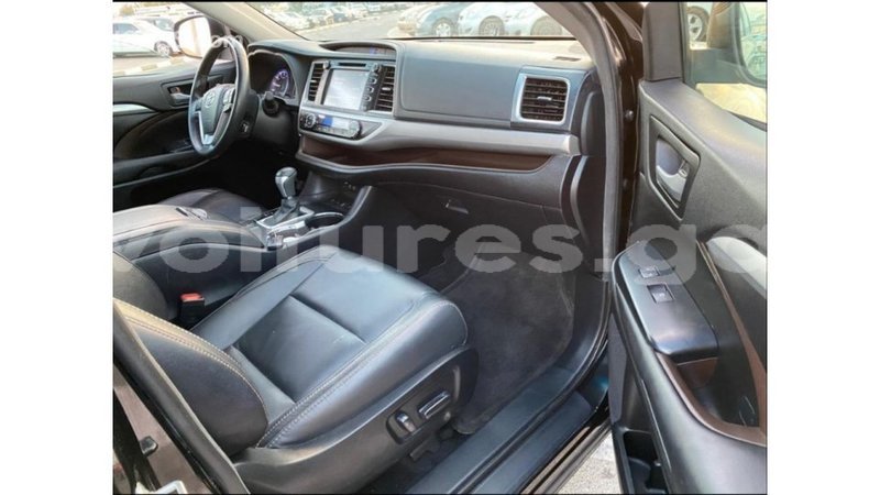 Big with watermark toyota highlander estuaire import dubai 4958