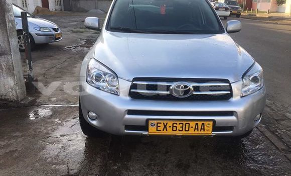 Acheter Occasion Voiture Toyota RAV4 Gris à Libreville au Estuaire Acheter Occasion Voiture Toyota RAV4 Gris à Libreville au Estuaire