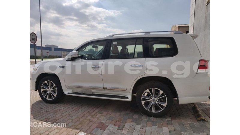 Big with watermark toyota land cruiser estuaire import dubai 4960