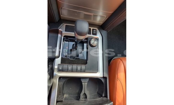 Acheter Import Voiture Toyota Land Cruiser Blanc à Import - Dubai, Estuaire Acheter Import Voiture Toyota Land Cruiser Blanc à Import - Dubai, Estuaire