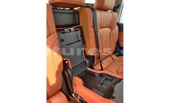 Acheter Import Voiture Toyota Land Cruiser Blanc à Import - Dubai, Estuaire Acheter Import Voiture Toyota Land Cruiser Blanc à Import - Dubai, Estuaire