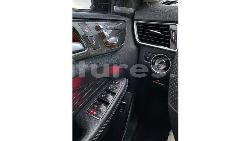 Big with watermark mercedes benz gle estuaire import dubai 5026