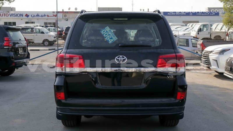 Big with watermark toyota land cruiser estuaire import dubai 5034