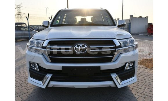 Acheter Import Voiture Toyota Land Cruiser Blanc à Import - Dubai, Estuaire Acheter Import Voiture Toyota Land Cruiser Blanc à Import - Dubai, Estuaire