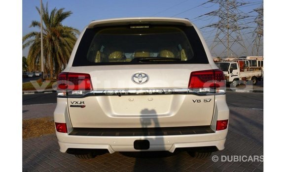 Acheter Import Voiture Toyota Land Cruiser Blanc à Import - Dubai, Estuaire Acheter Import Voiture Toyota Land Cruiser Blanc à Import - Dubai, Estuaire